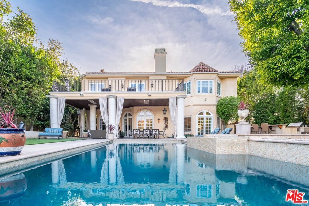 Property Photo: 2286 Worthing Ln CA 90077