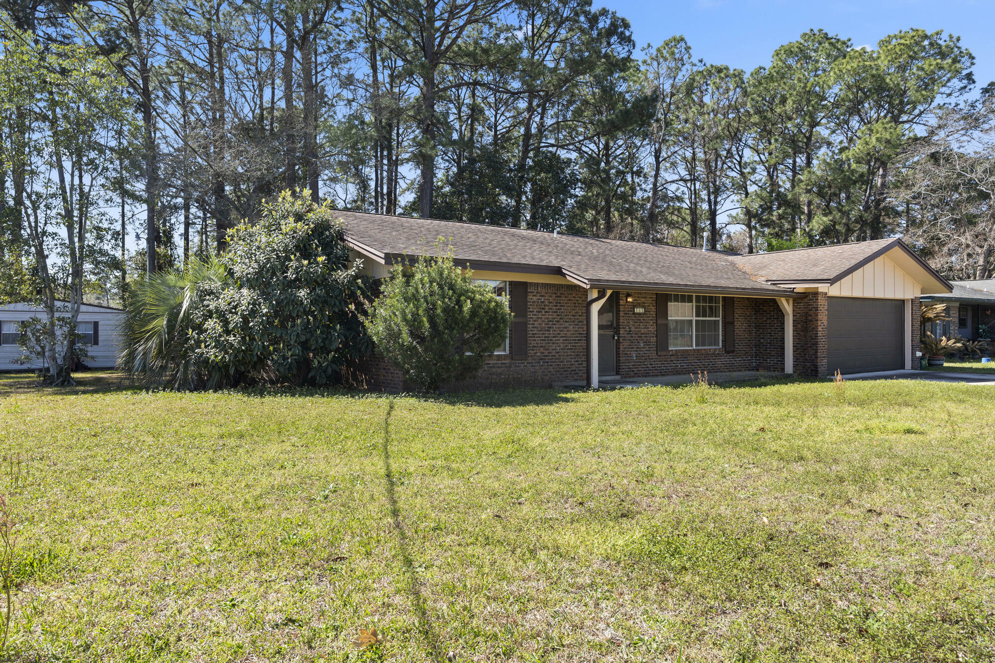 Property Photo:  400 Tanglewood Drive  FL 32547 