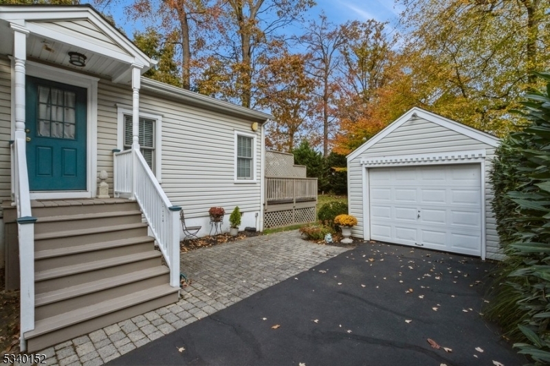 Property Photo:  132 Herning Ave  NJ 07016 