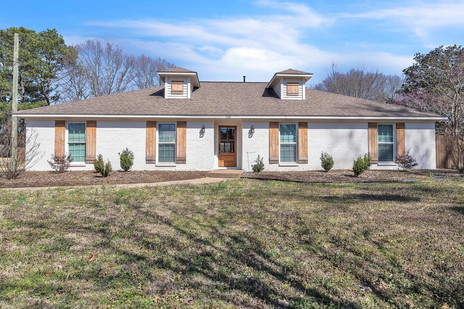 Property Photo:  102 Hackberry Ct  MS 39759