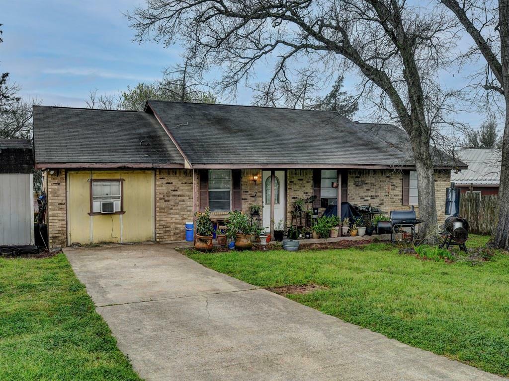 921 E 3rd Street  Bellville TX 77418 photo