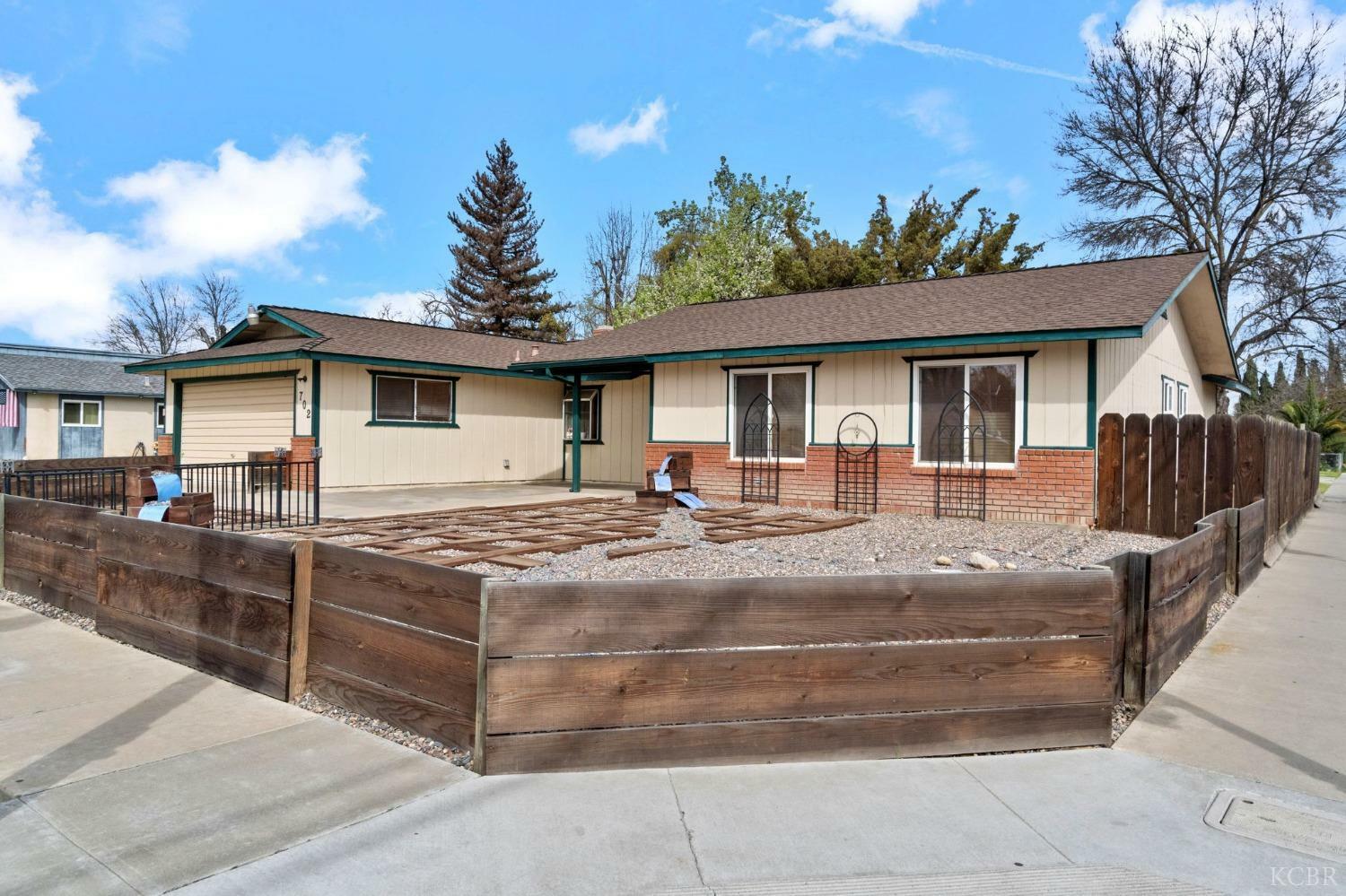 Property Photo: 702 W Cortner Street CA 93230