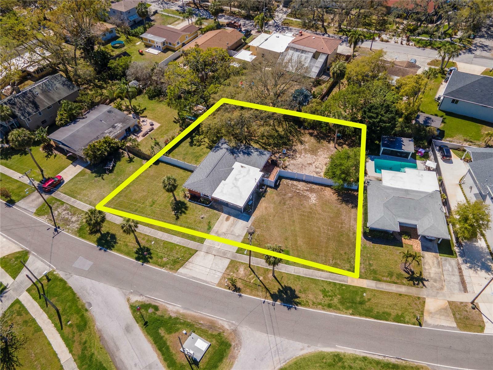 Property Photo: 27 Park Avenue FL 34689