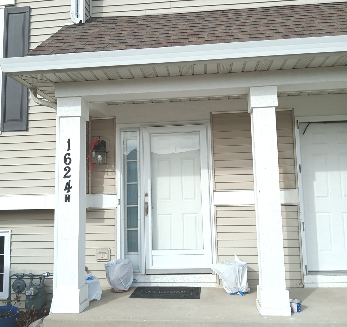 Property Photo: 1624 Fieldstone Drive N IL 60404