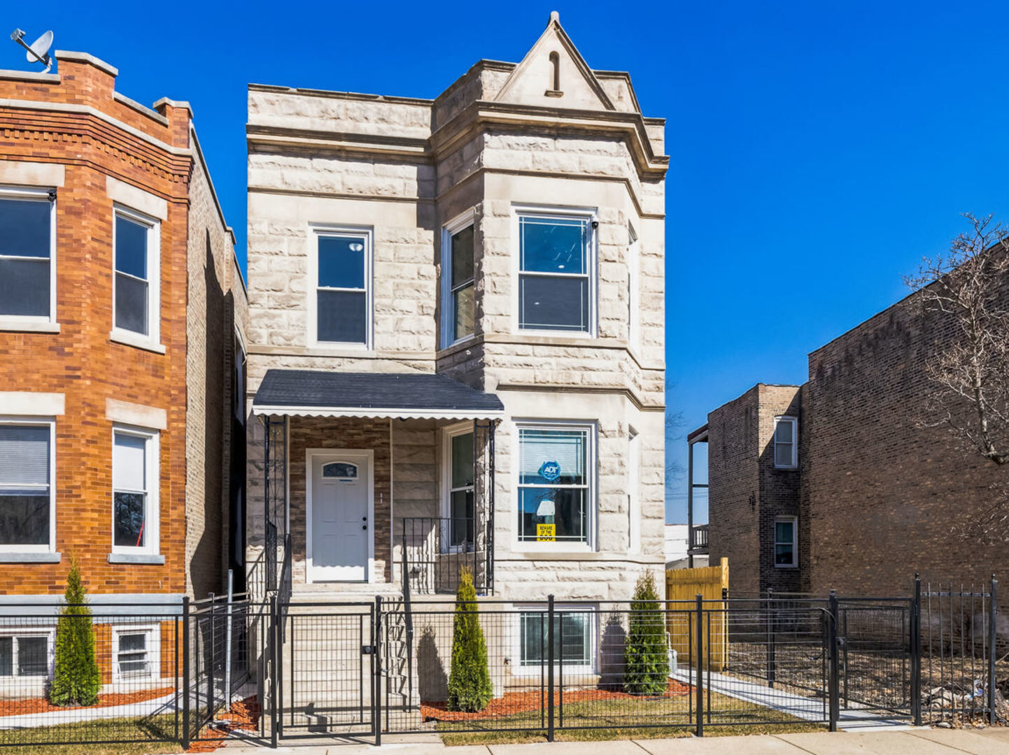 Property Photo:  4340 W Maypole Avenue  IL 60624 