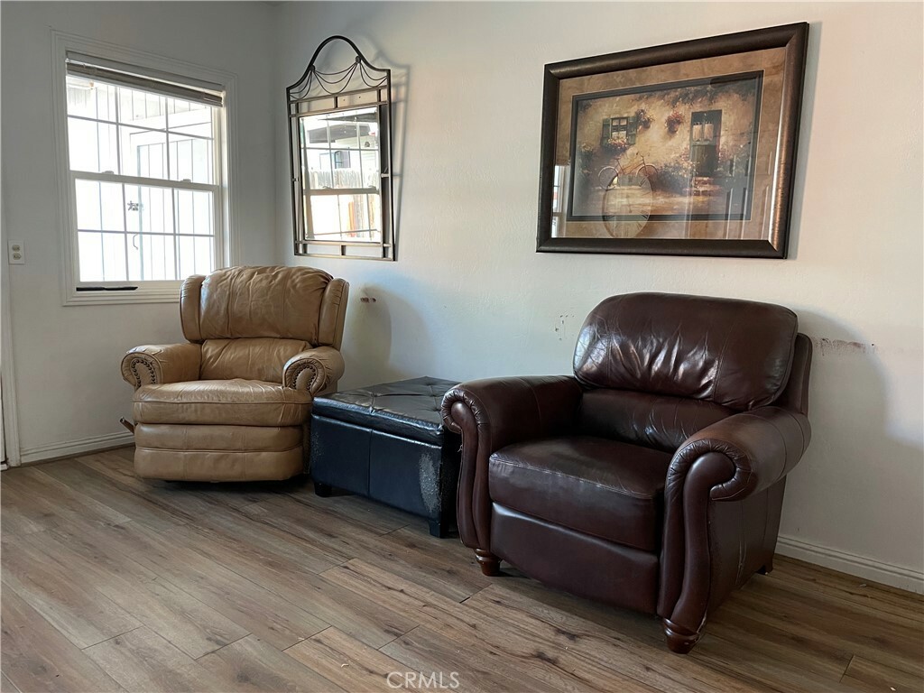 Property Photo:  431 Douglas Street  CA 93308 