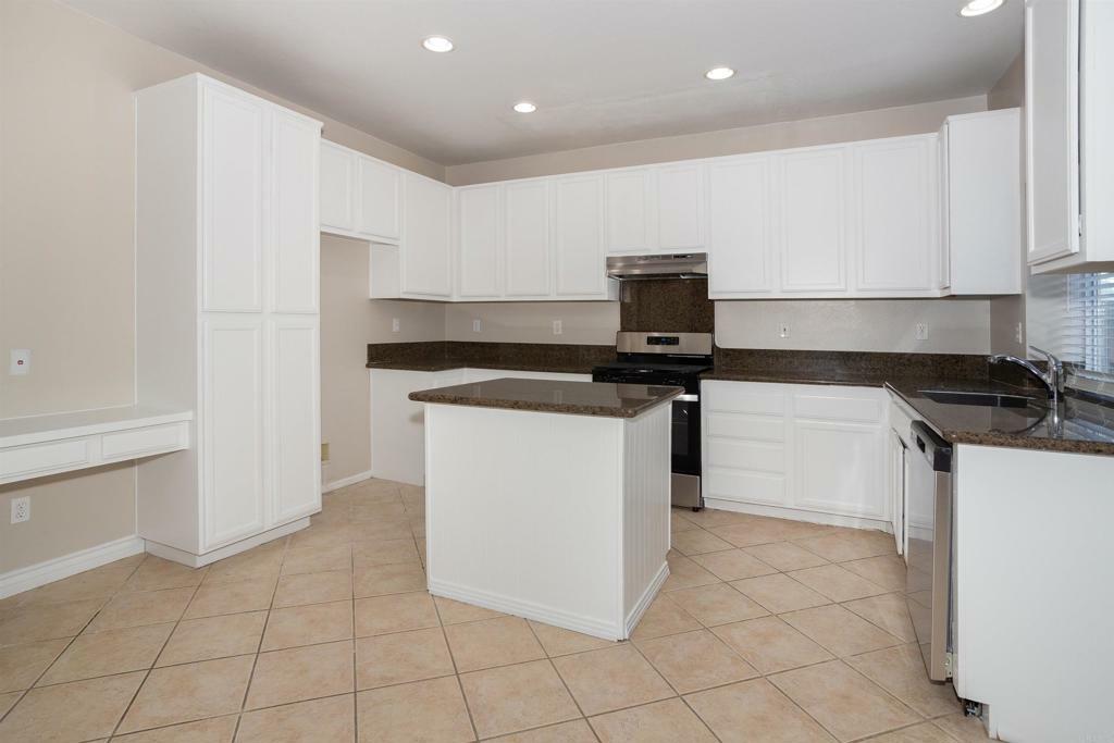 Property Photo:  43188 Matera Court  CA 92592 