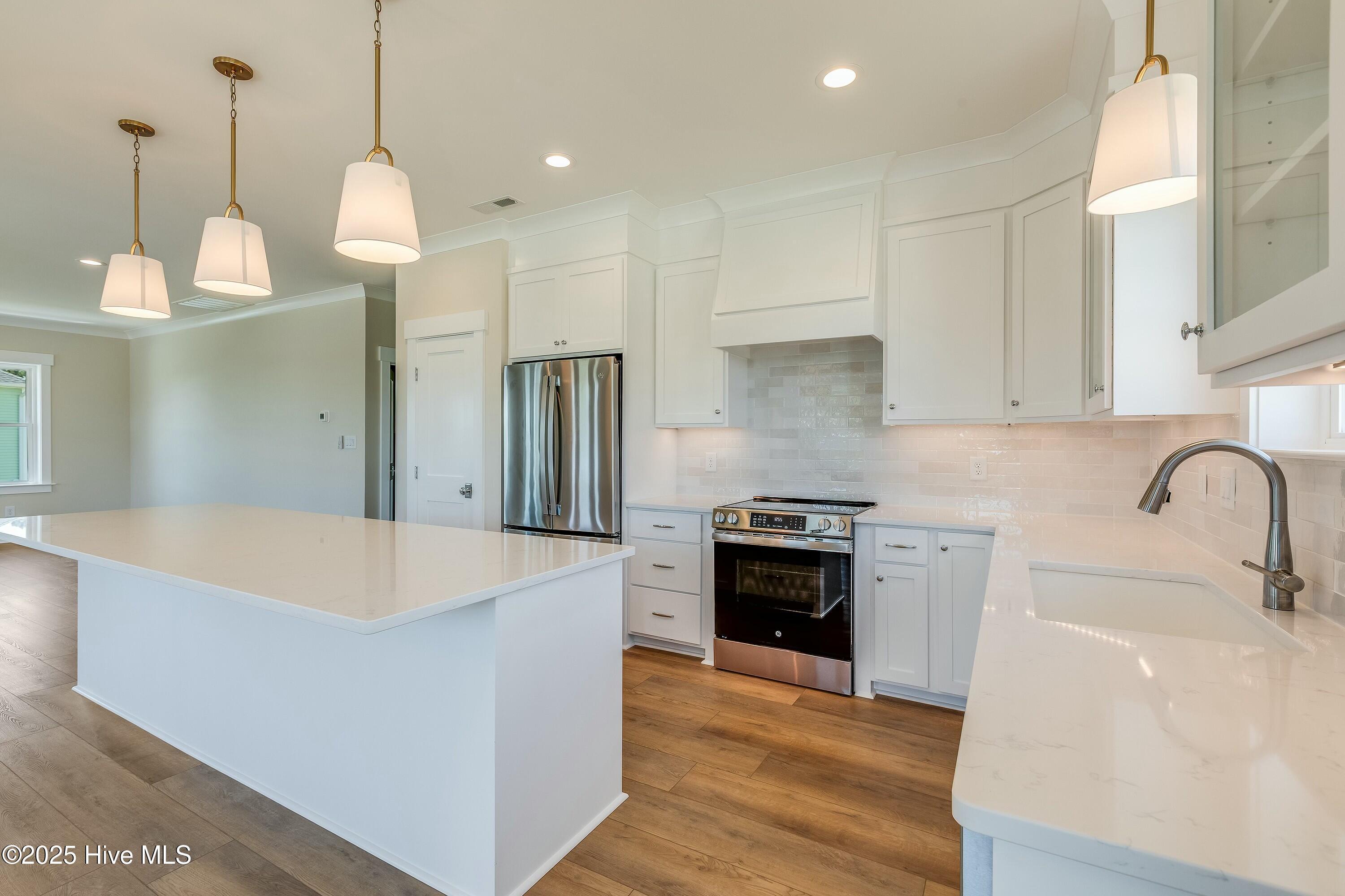 Property Photo: 207 Backfin Court NC 28570