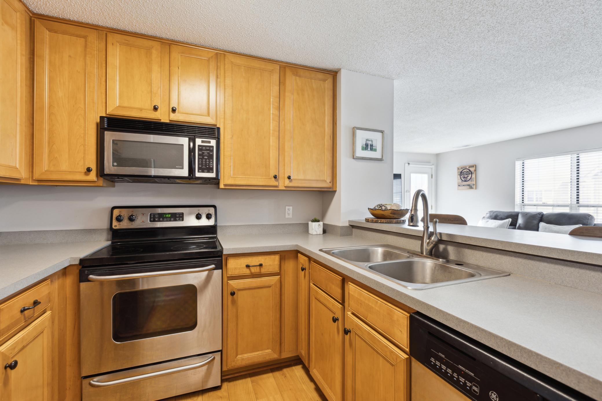 Property Photo: 6048 Chasewood Parkway 204 MN 55343