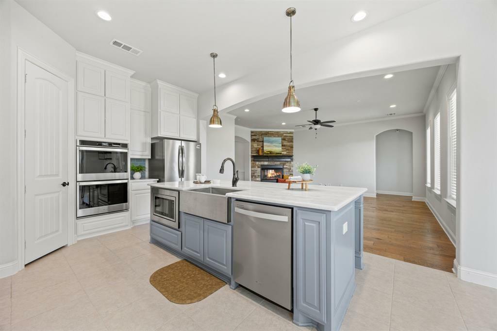 Property Photo: 1109 Rendon Place TX 76063