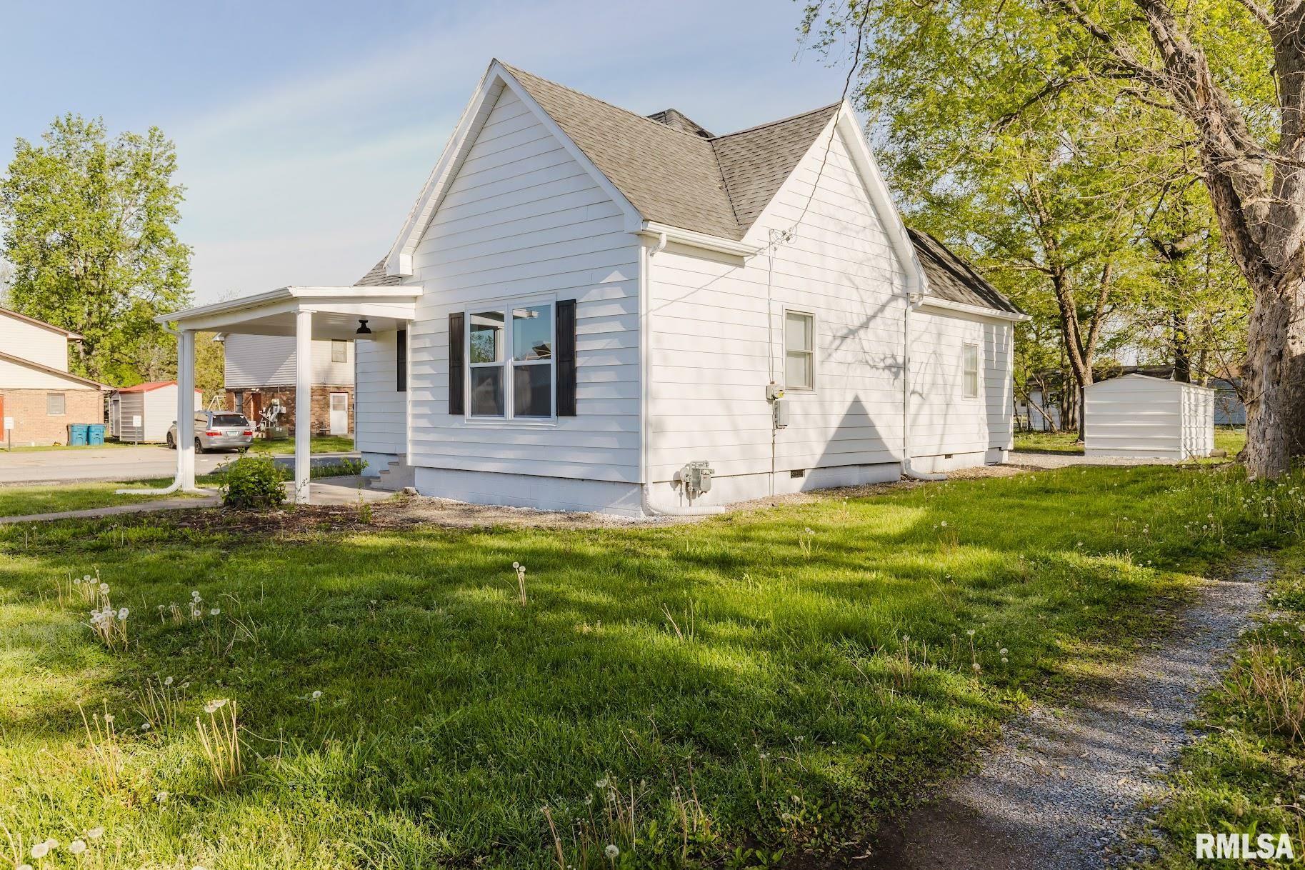 Property Photo: 800 E Reeves Street IL 62959