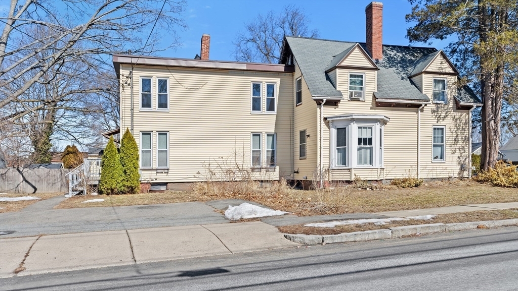 Property Photo:  61 S Pleasant St 61  MA 01835 