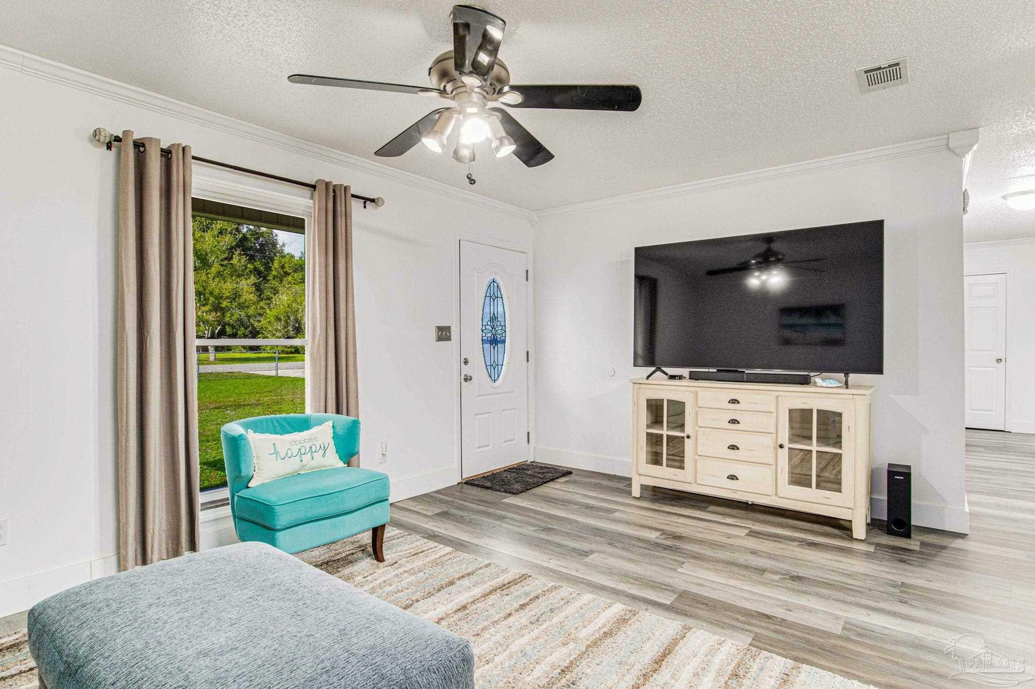 Property Photo: 5801 Timberline Dr FL 32570