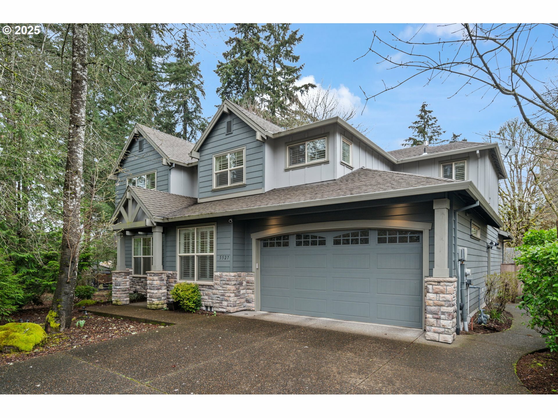 Property Photo: 5527 Dunmire Dr OR 97035
