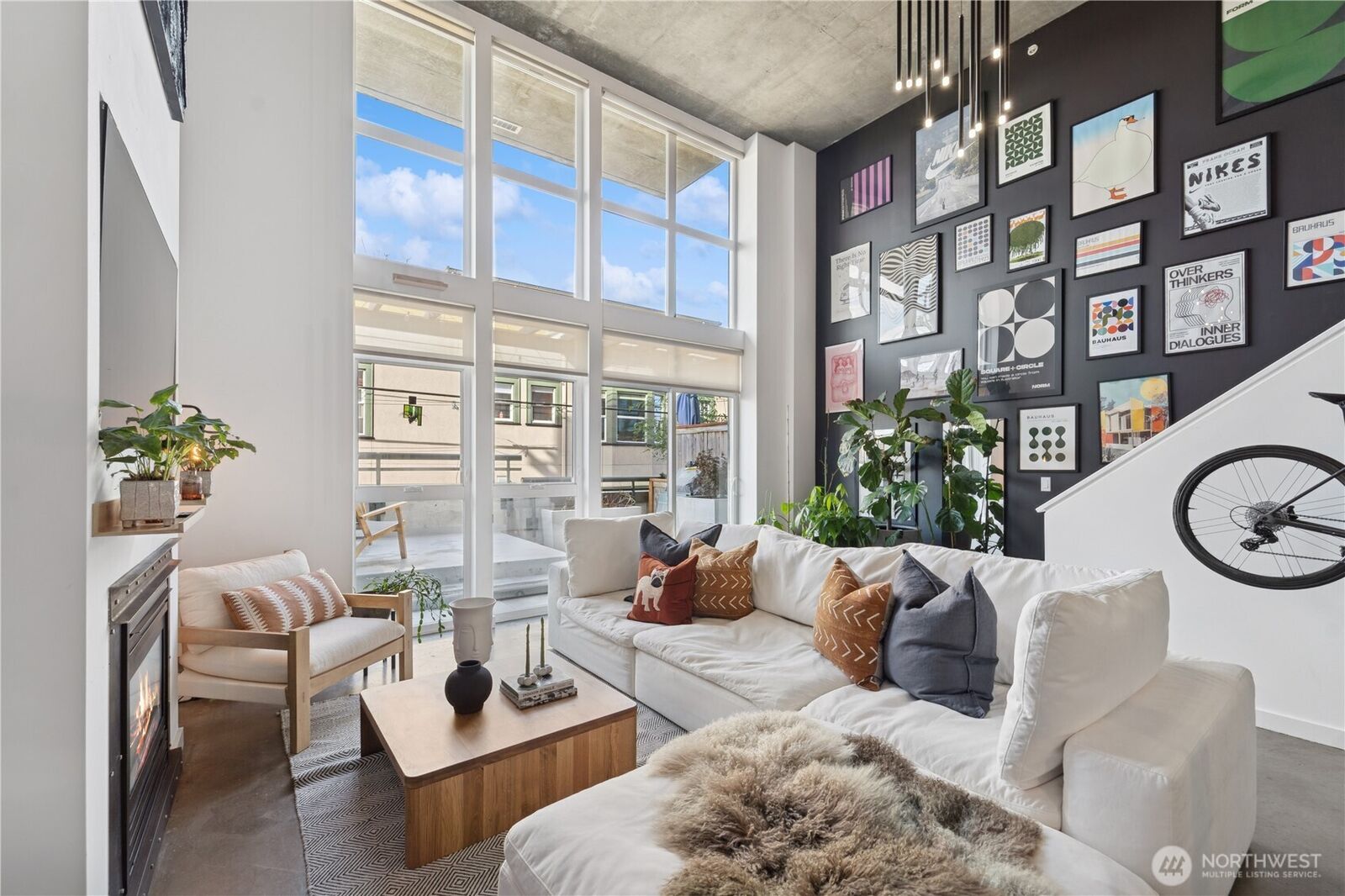 Property Photo: 125 E Lynn Street 103 WA 98102