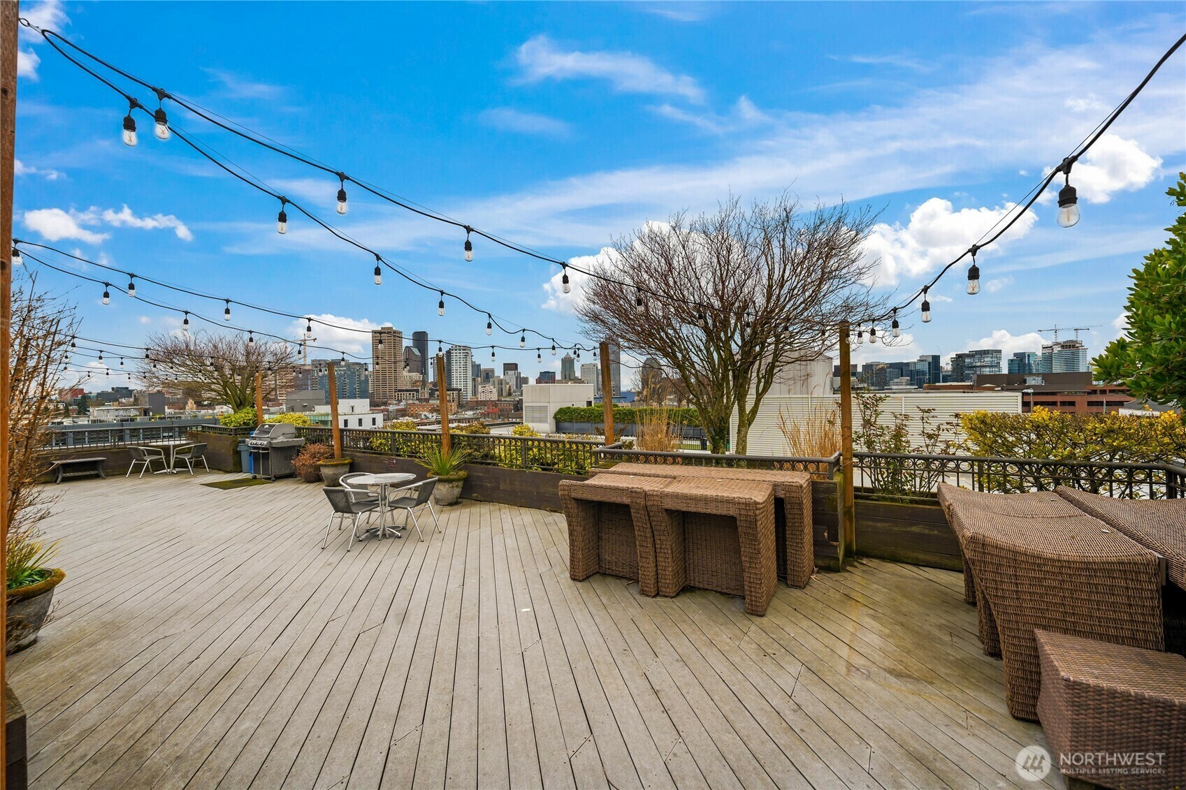 Property Photo: 1125 E Olive Street 607 WA 98122