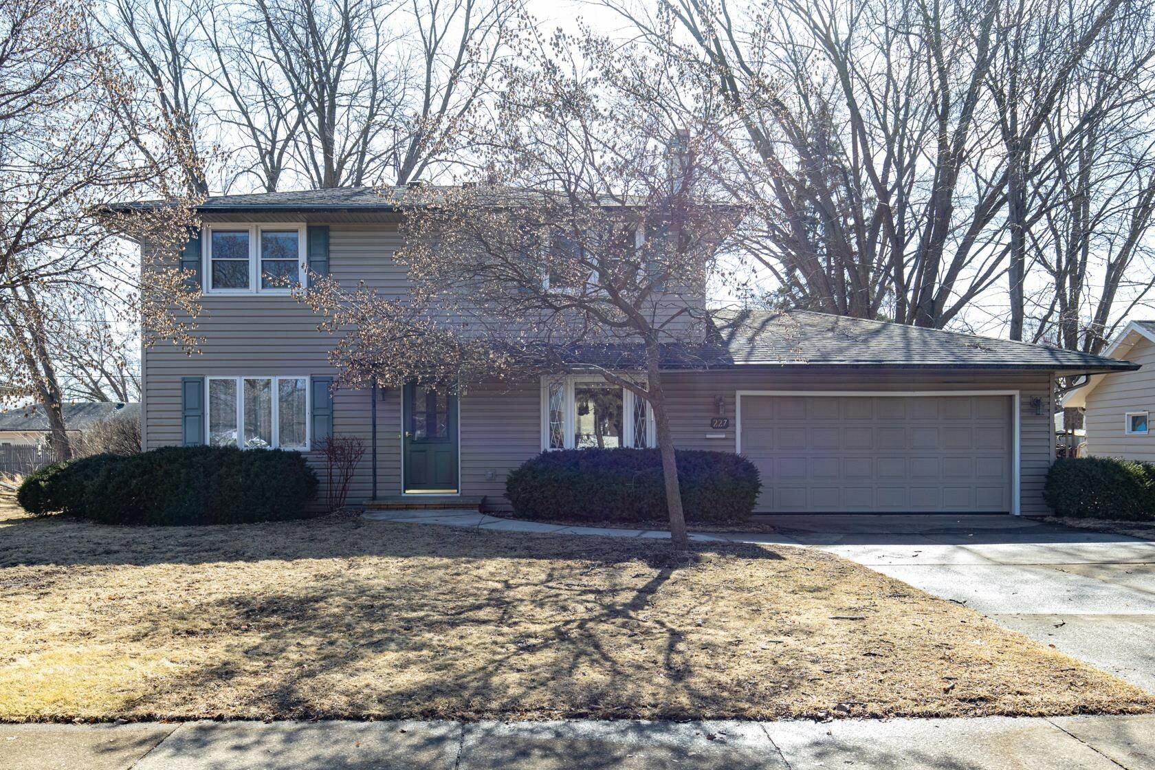 227 Crescent Drive  Neenah WI 54956 photo