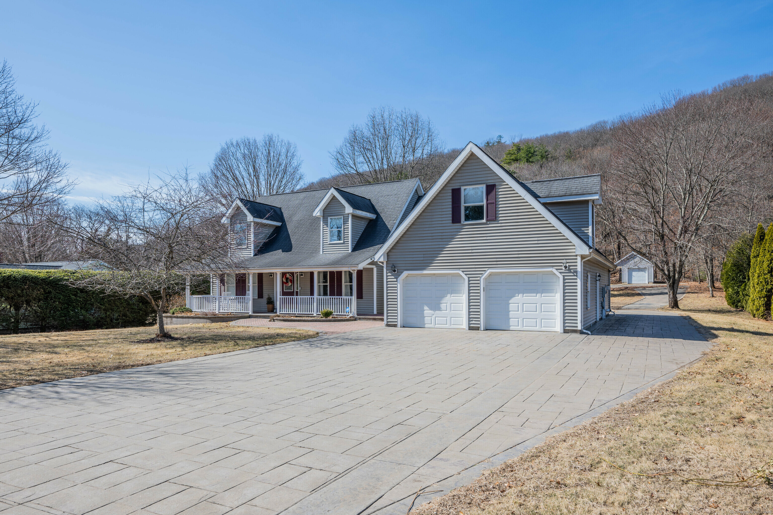 Property Photo: 1998 Mount Vernon Road CT 06489