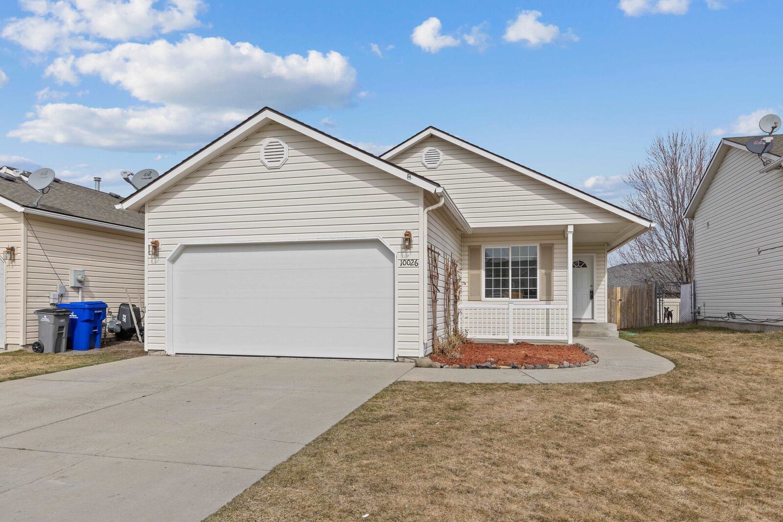 Property Photo: 10026 W Barberry Ave WA 99004