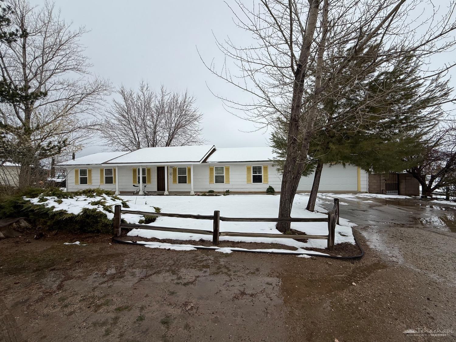 19301 Alta Vista Avenue  Tehachapi CA 93561 photo