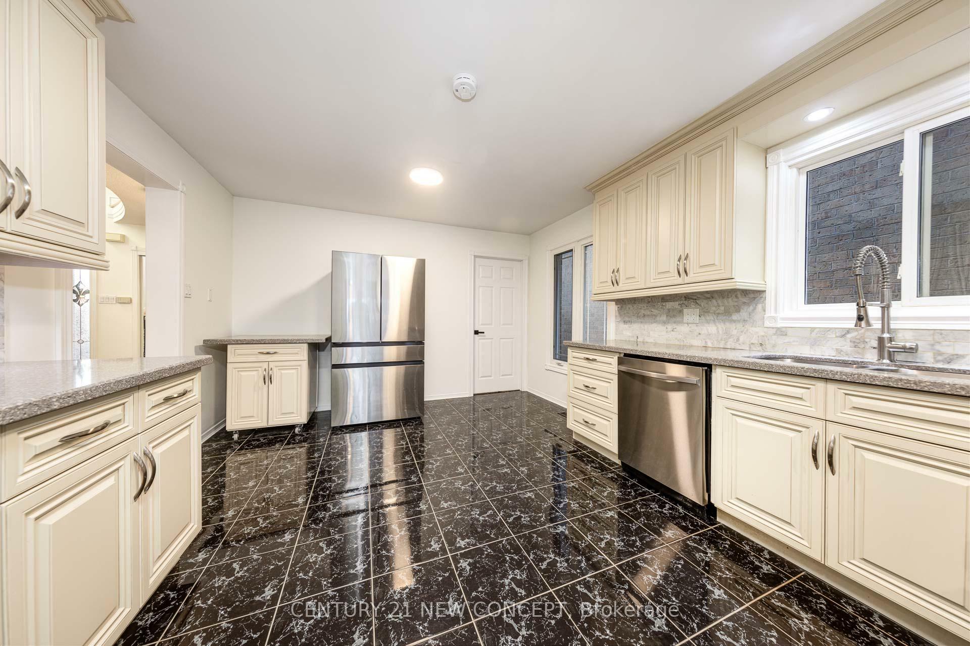 324 Conley Street  Vaughan ON L4J 2Z9 photo