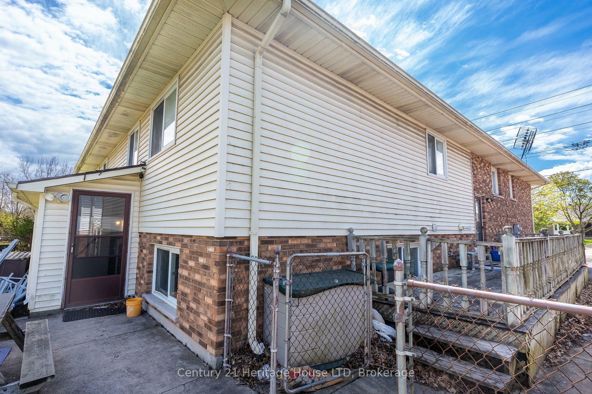 Property Photo: 414 First Avenue ON L3C 5Z1
