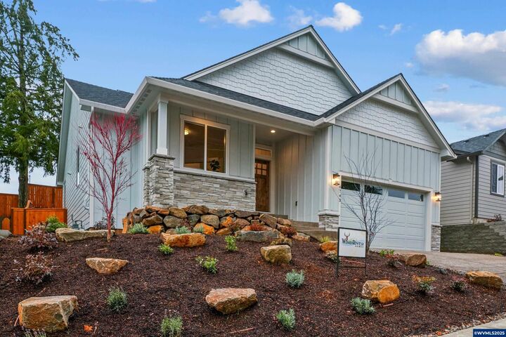 Property Photo: 735 Jordan Elizabeth Av SE OR 97306