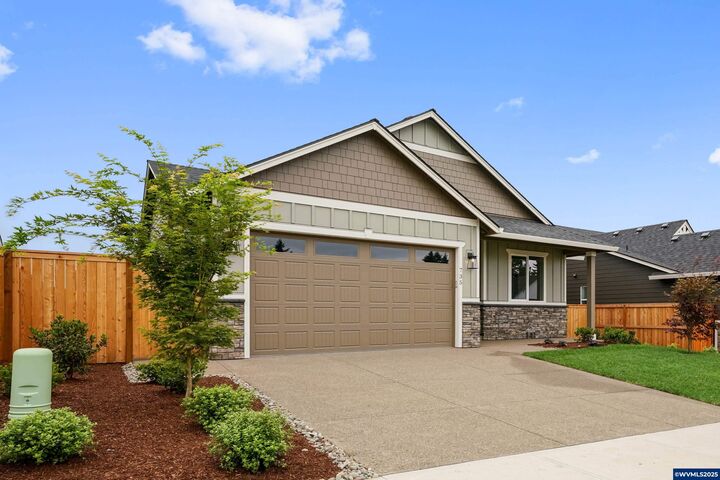 Property Photo: 735 Jordan Elizabeth Av SE OR 97306