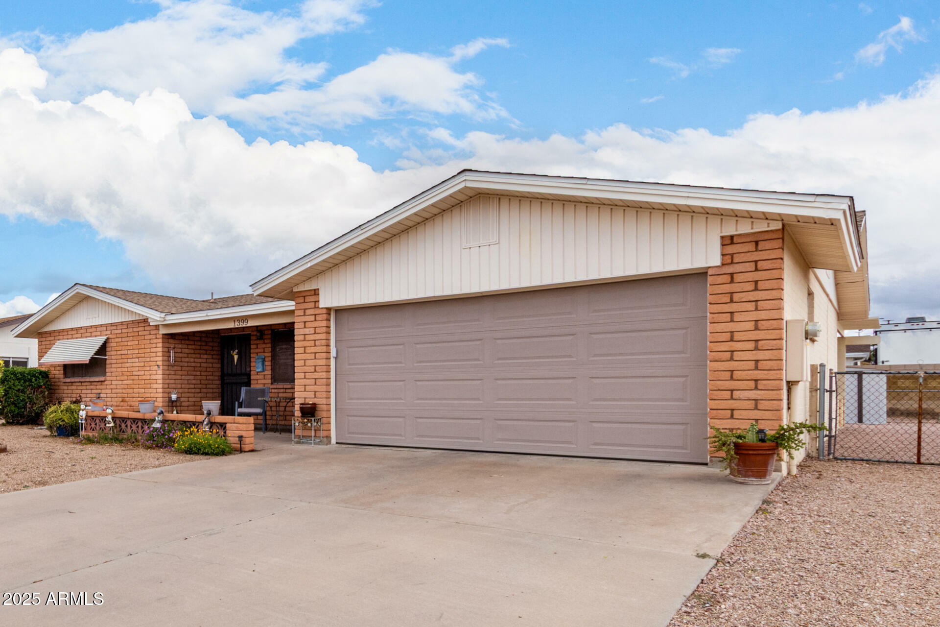 Property Photo: 1399 S Palo Verde Drive AZ 85120