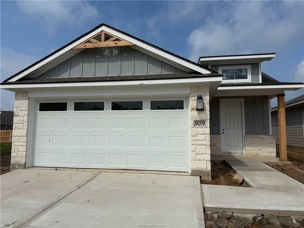 Property Photo: 909 Fork Court TX 77845