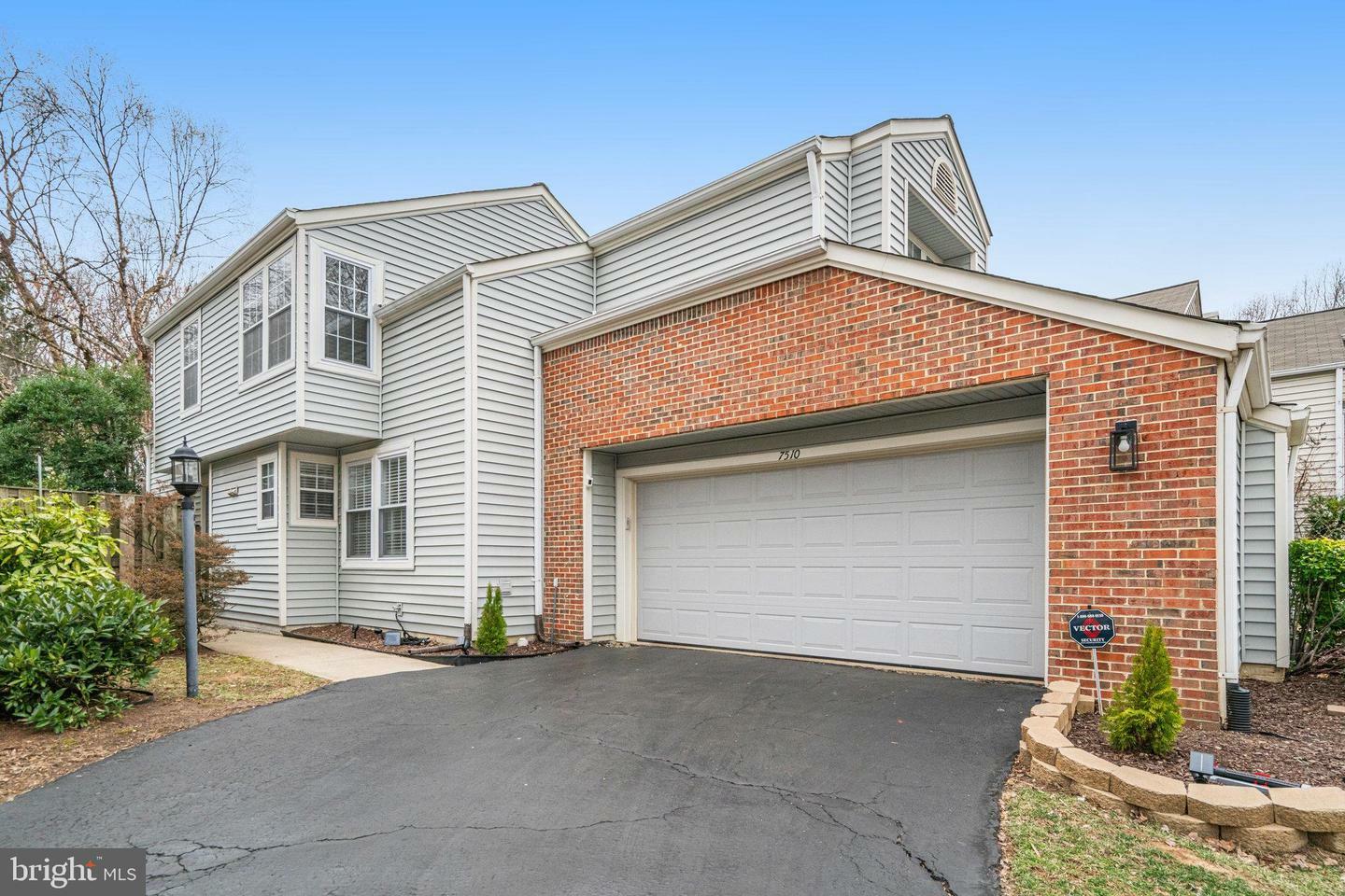 Property Photo: 7510 Cross Gate Lane VA 22315