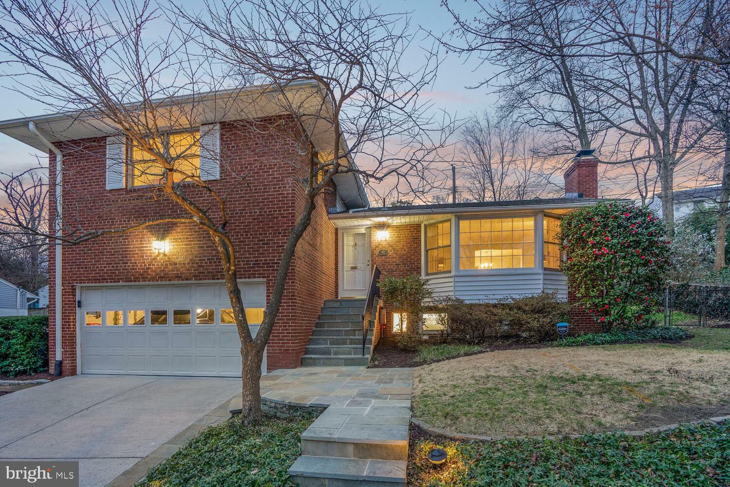 Property Photo: 412 Underhill Place VA 22305