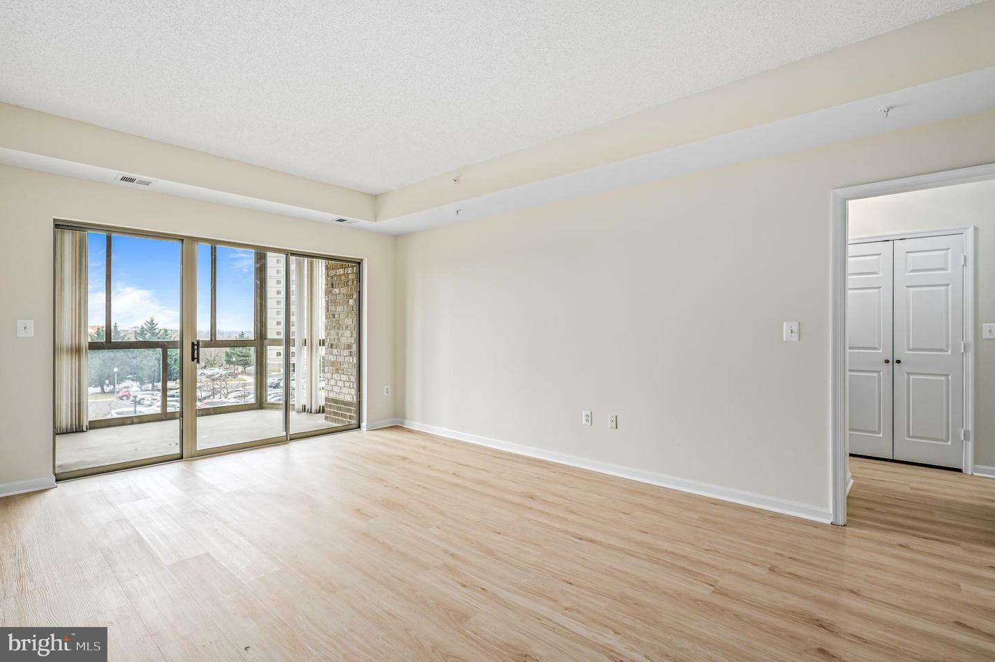Property Photo: 19375 Cypress Ridge Terrace 215 VA 20176