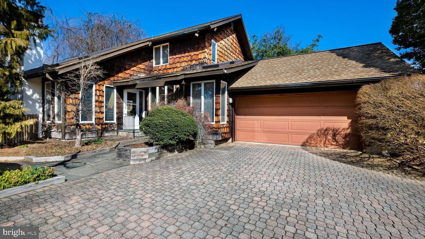Property Photo: 7 Hillside Lane PA 19067