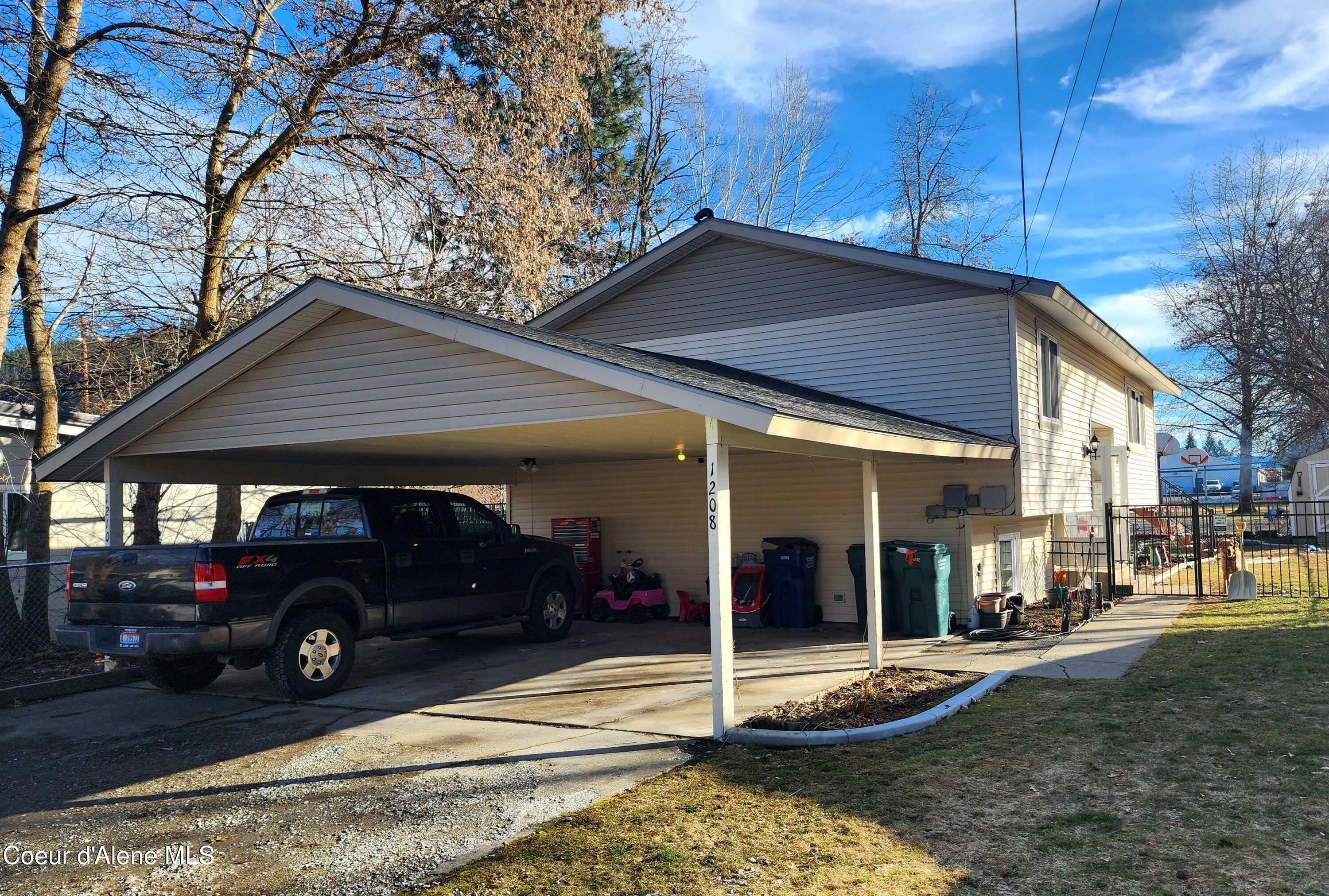 Property Photo: 1208/1210 E Gilbert Ave ID 83815