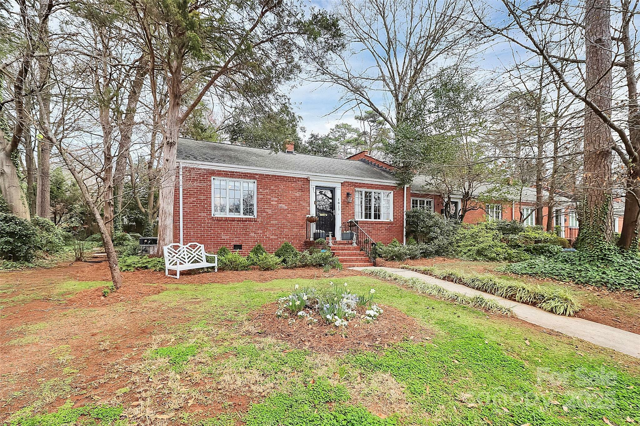 Property Photo: 1817 Jameston Drive NC 28209