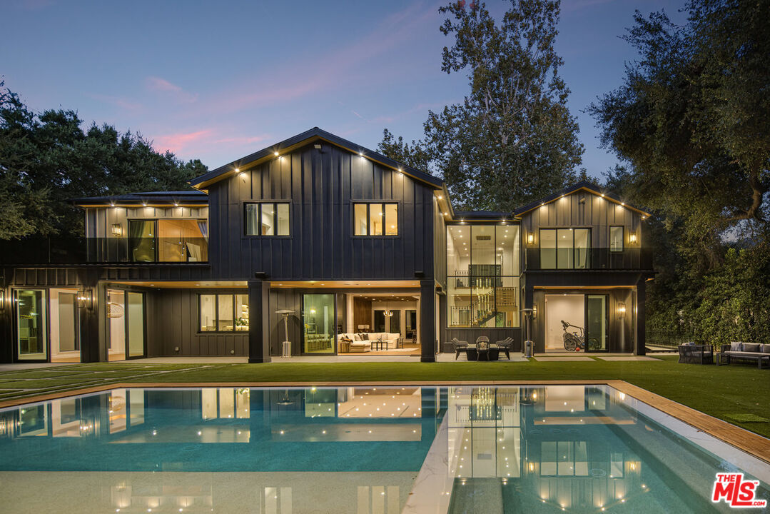 4565 Encino Ave  Encino CA 91316 photo