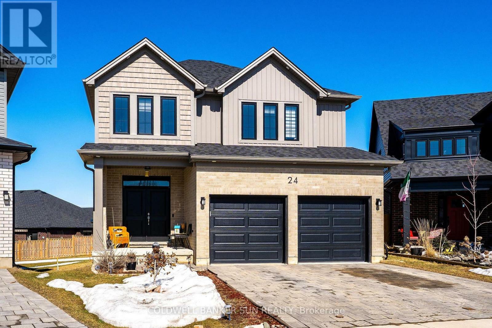Photo de la propriété: 24 Sutherland Crescent ON N5C 0E3