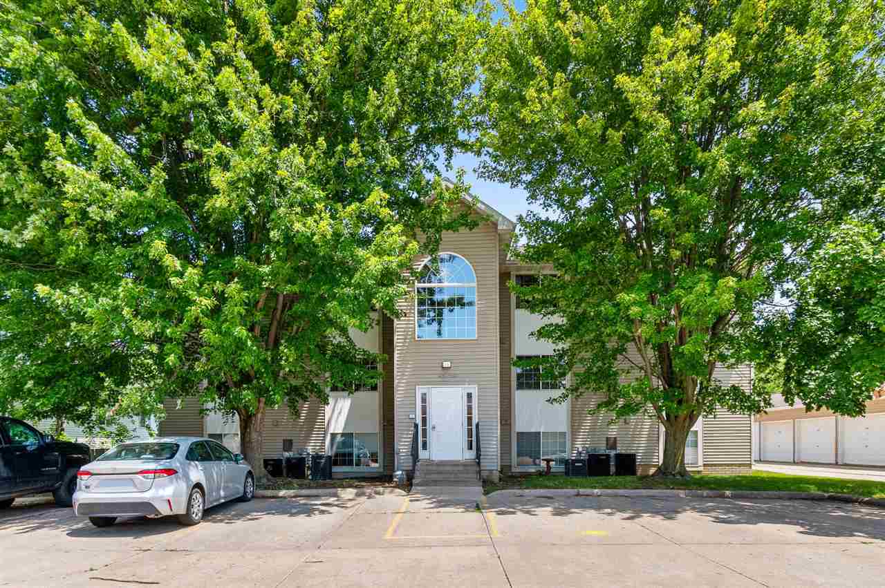 Property Photo: 186 Elm Ridge Dr IA 52317