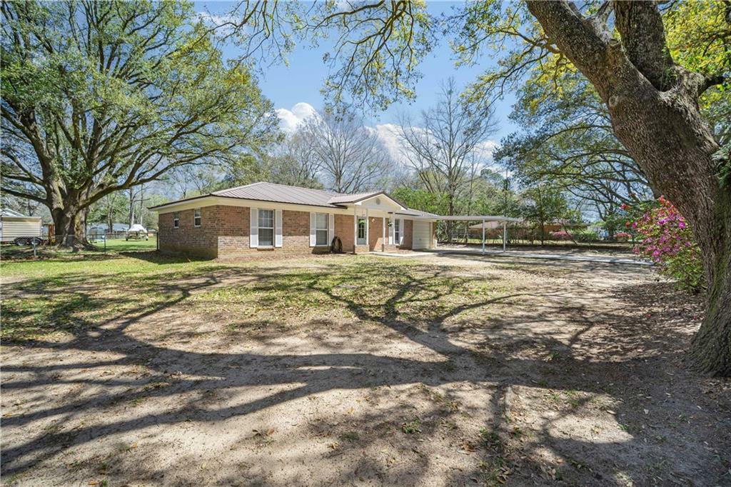 Property Photo: 11422 Howells Ferry Road AL 36575