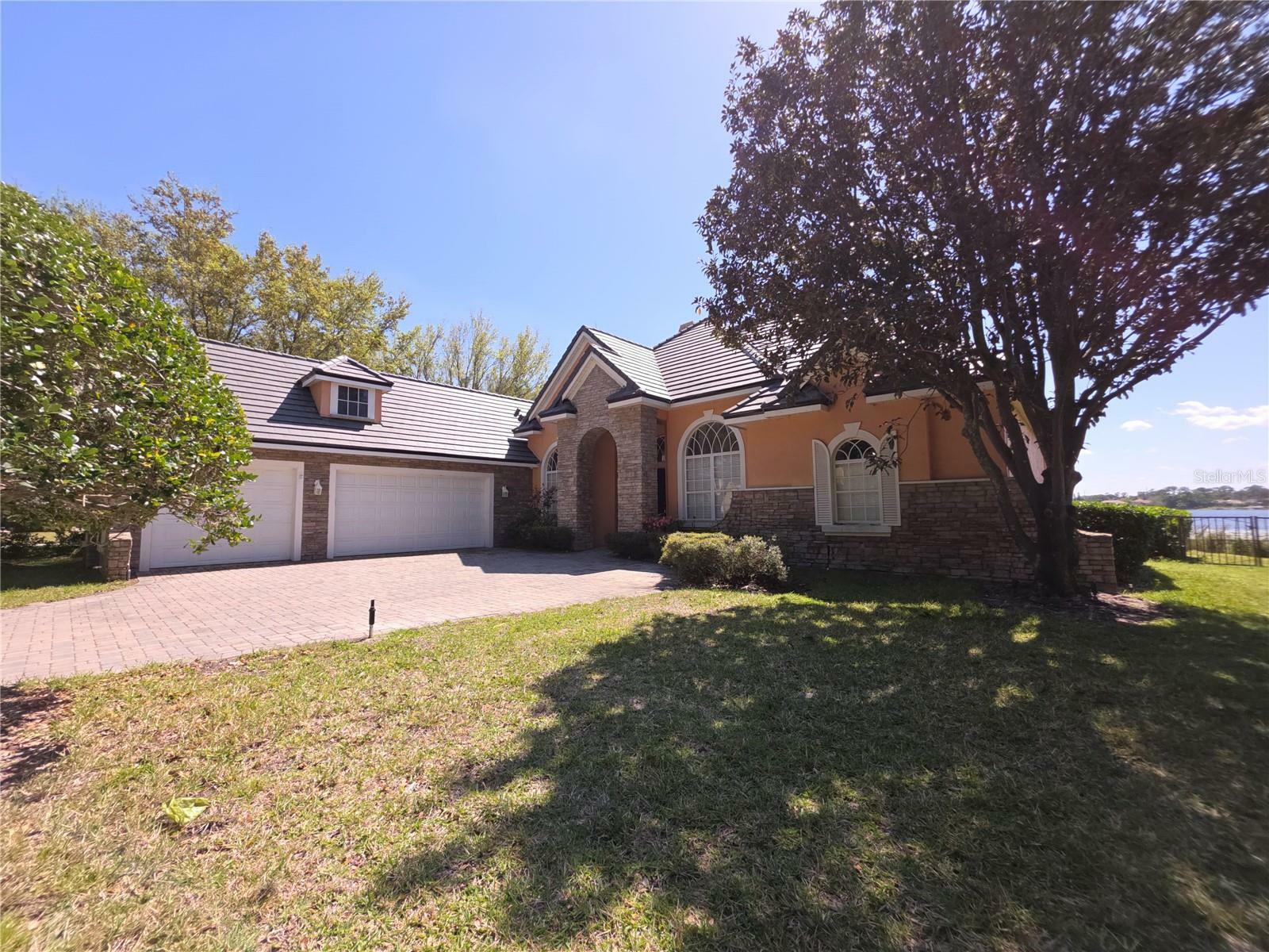 Property Photo: 9137 Southern Breeze Drive FL 32836