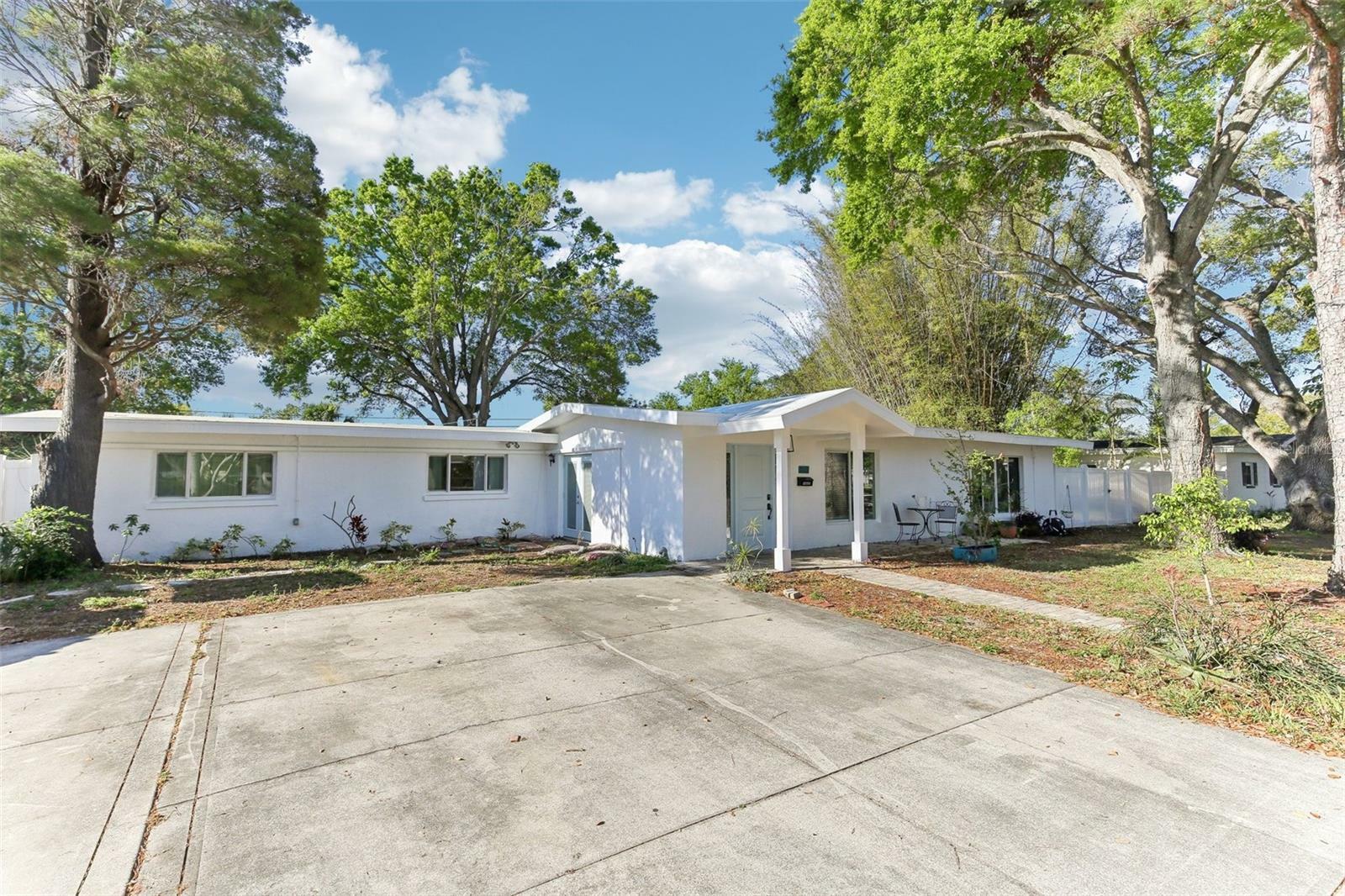 Property Photo: 766 86th Avenue N FL 33702