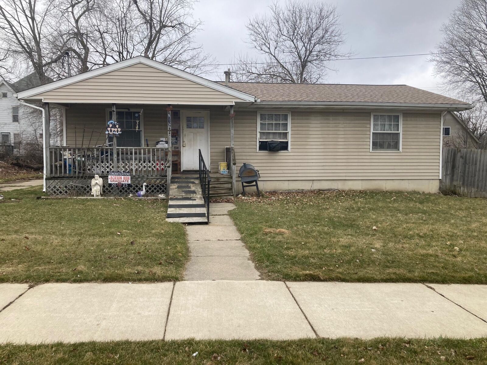 Property Photo:  812 Martin Luther King Jr Drive  MI 49203 