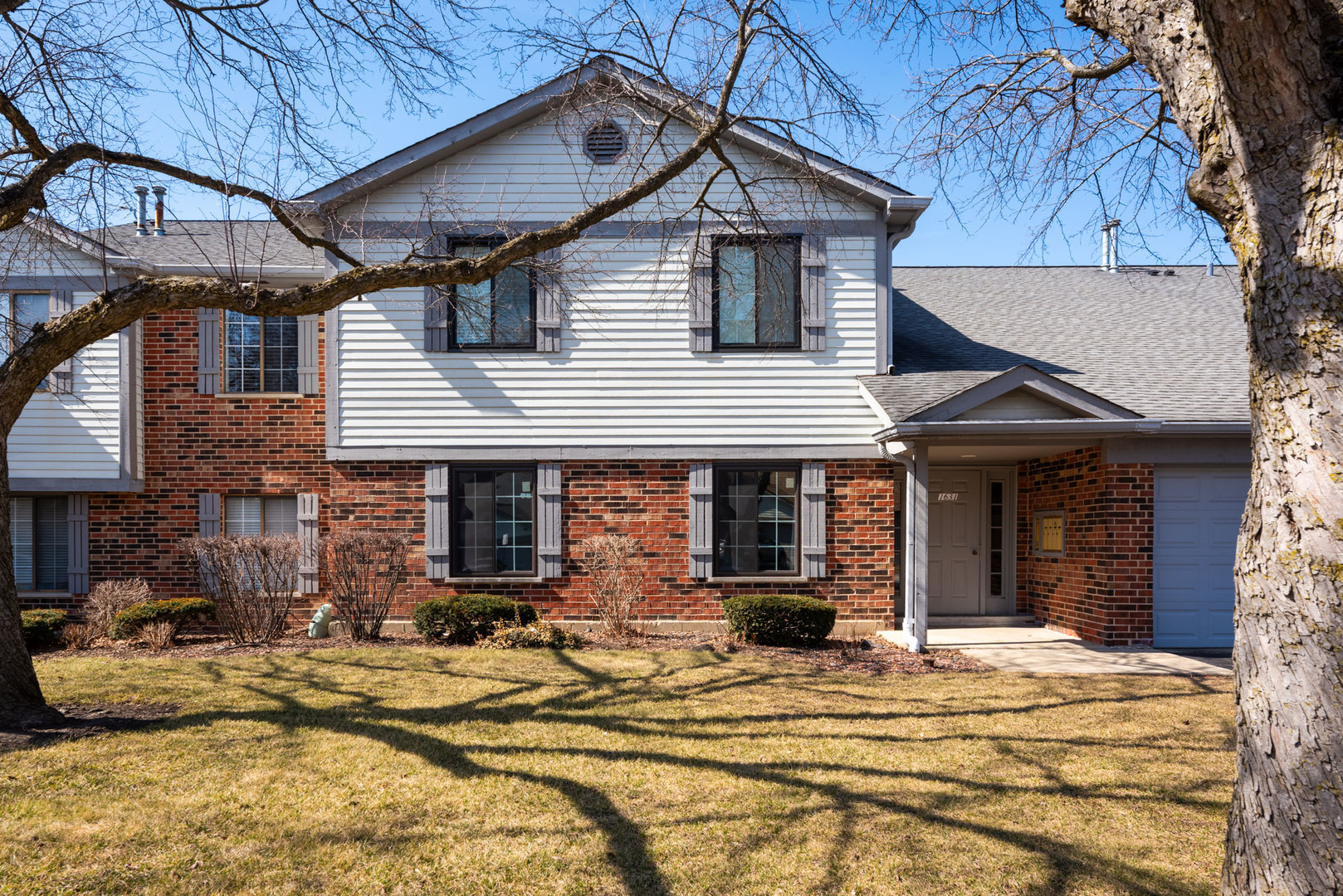 Property Photo: 1631 W Partridge Court 8 IL 60004