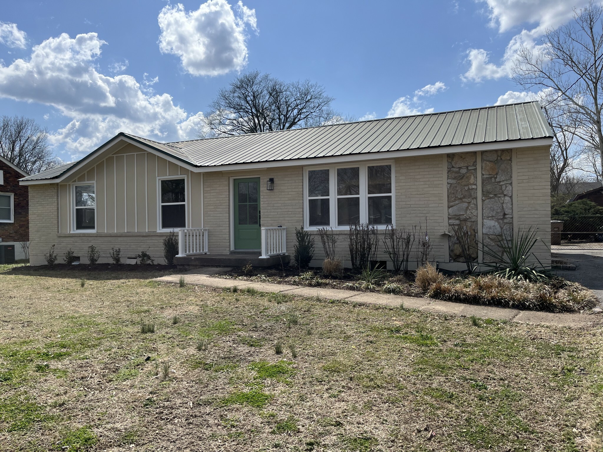 Property Photo: 623 Dunston Dr TN 37211