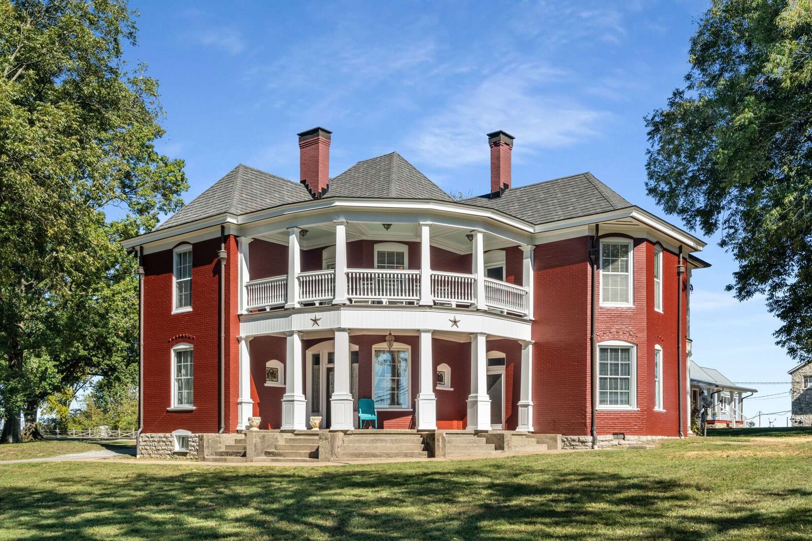 Property Photo:  319 E Hill Ave  TN 37091 