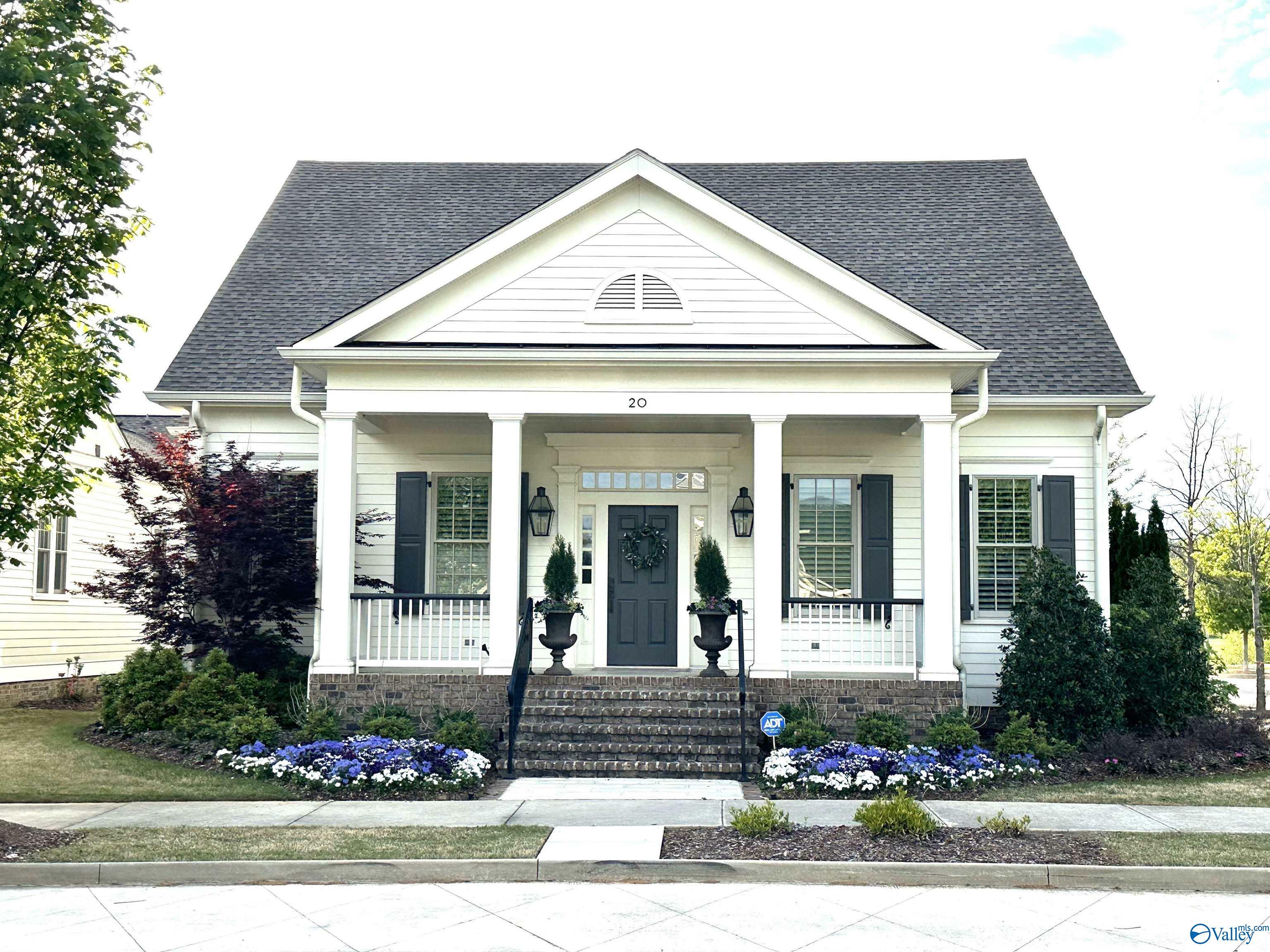 Property Photo: 20 Lendon Main Street SE AL 35802
