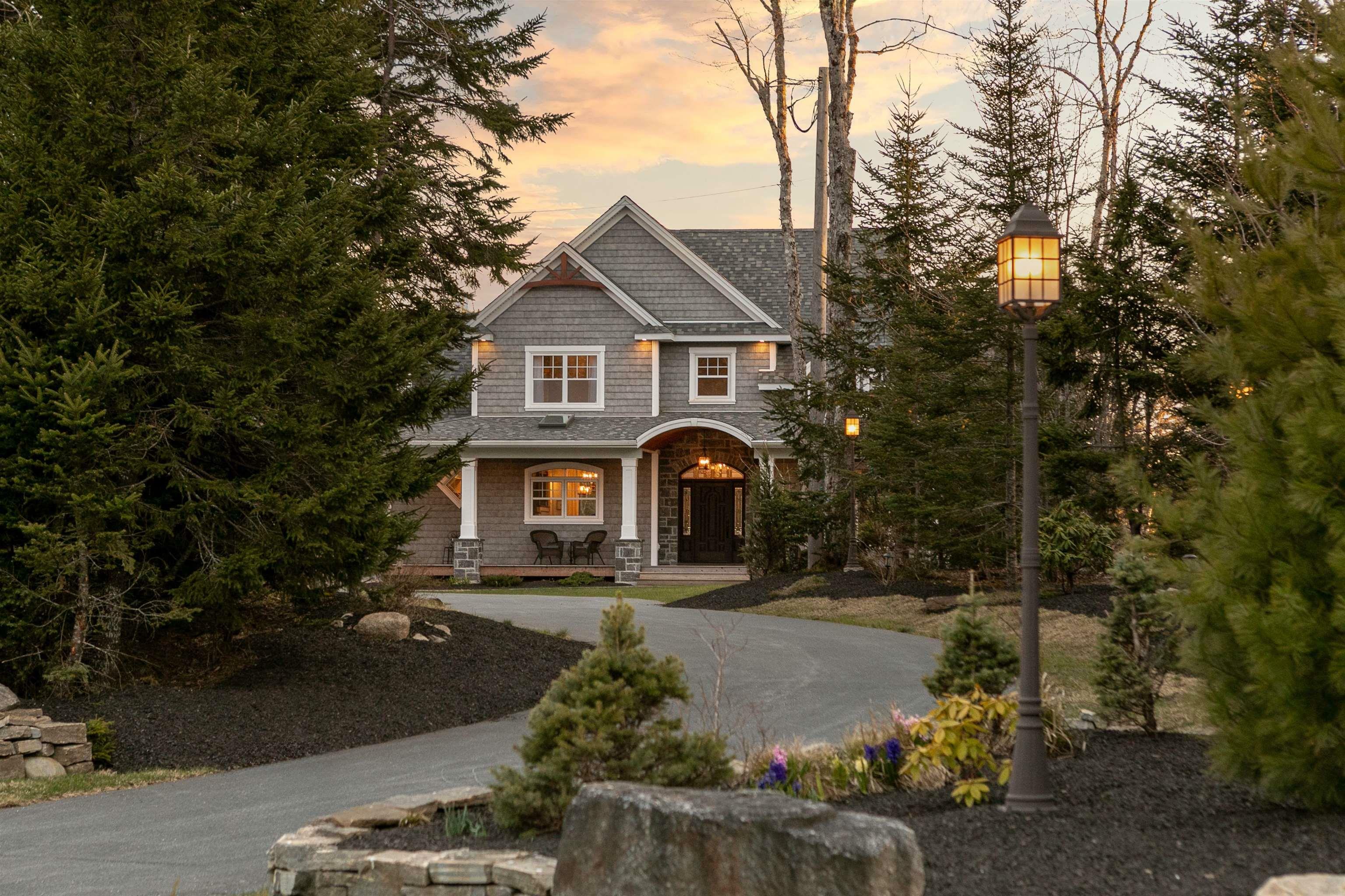 Property Photo: 838 McCabe Lake Drive NS B4E 0P4
