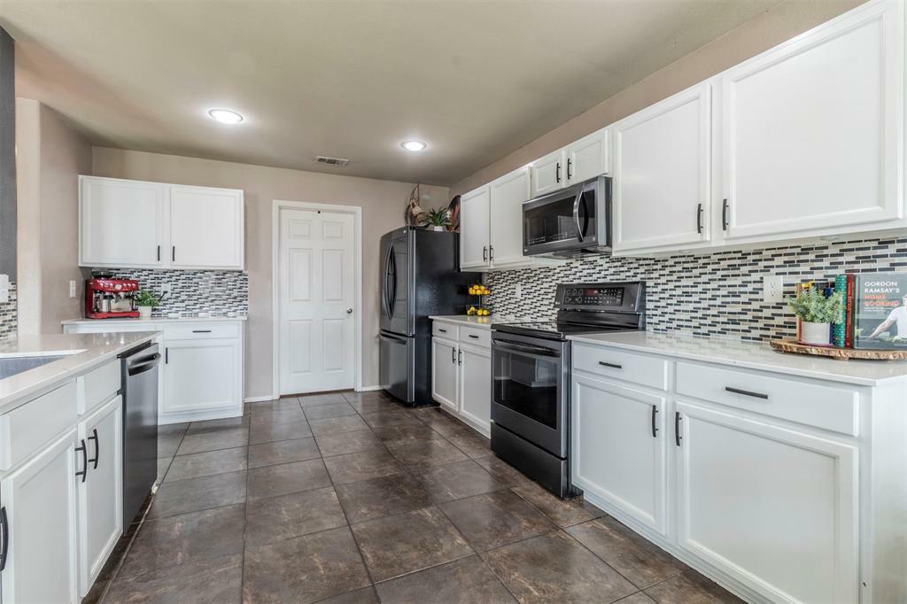 Property Photo: 2304 Cavalry Drive TX 76177