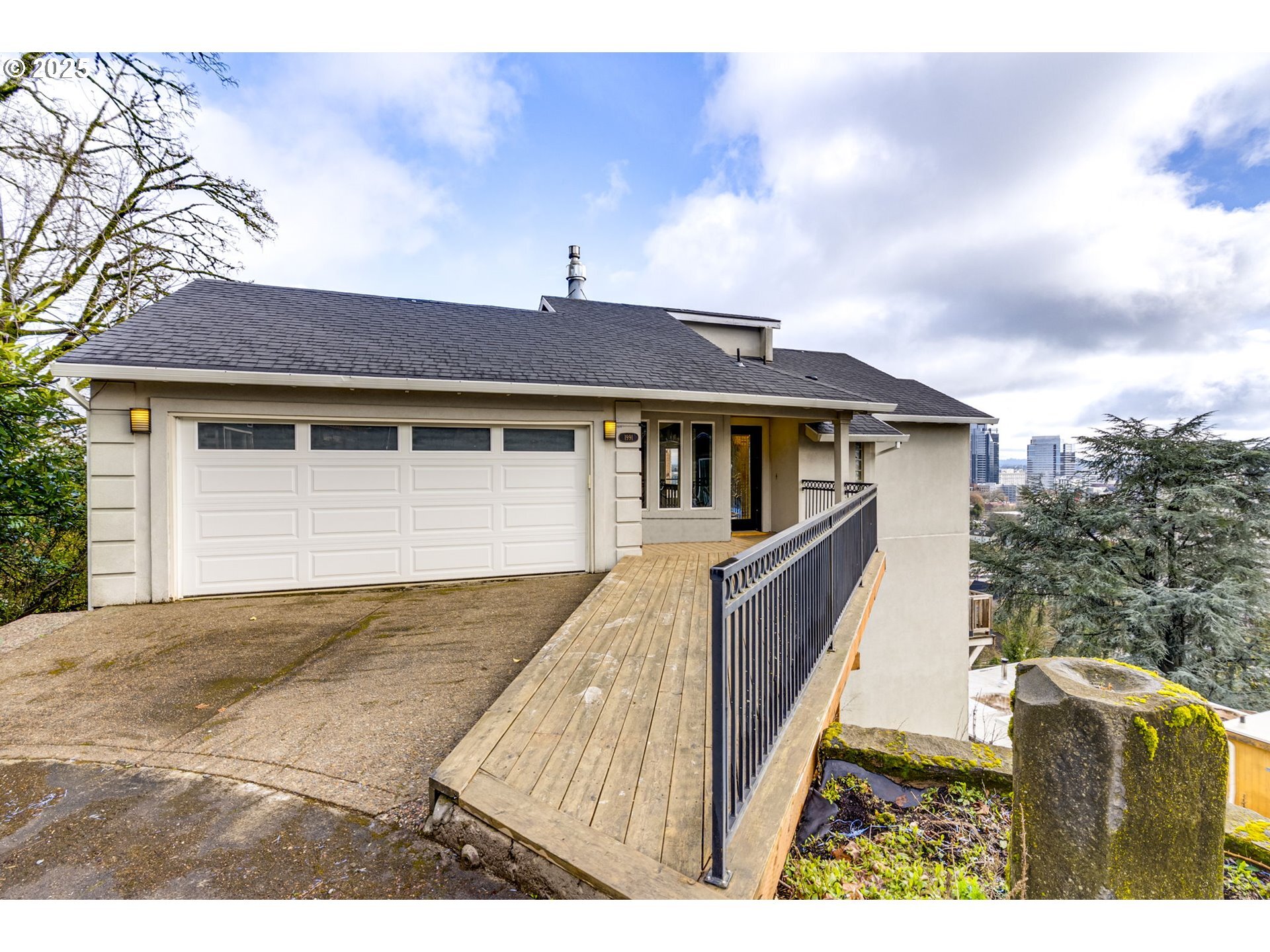 Property Photo: 1991 SW Mill Street Ter OR 97201